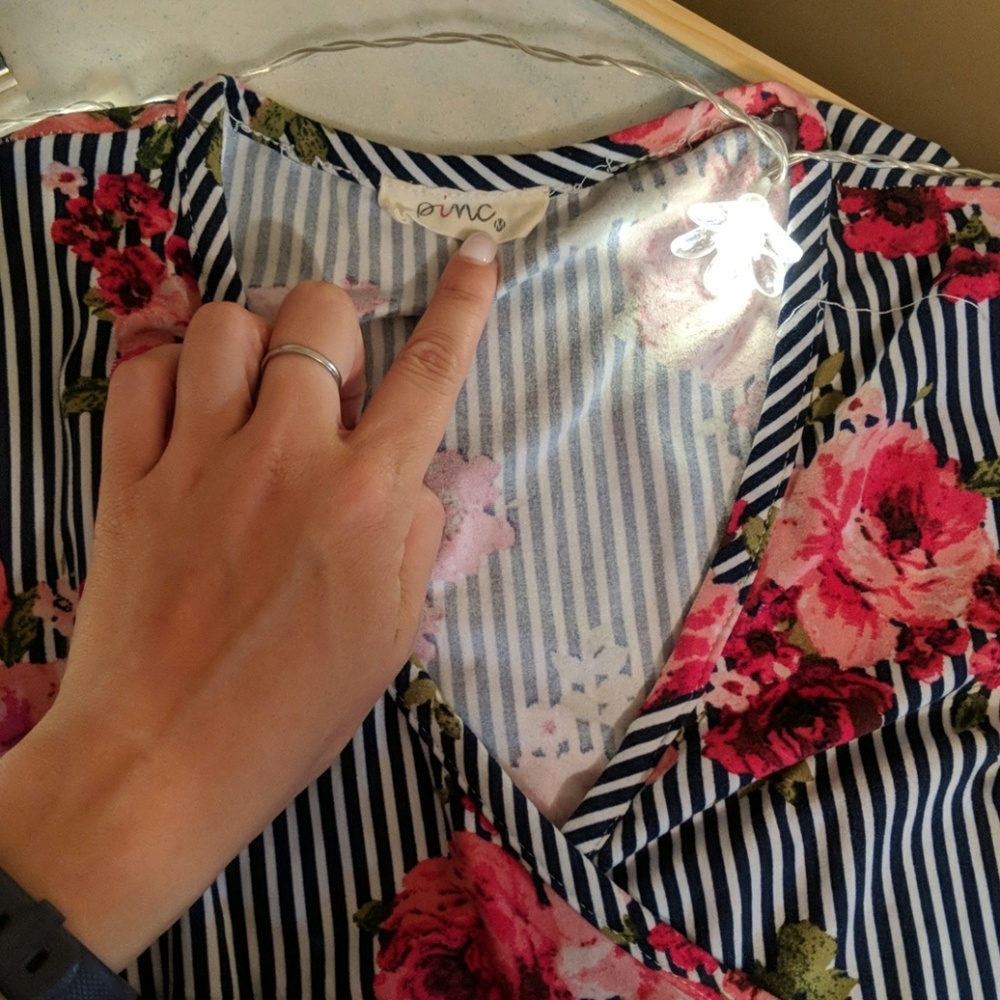 🏷️$5 SALE Floral bell sleeves top - Picture 3 of 4